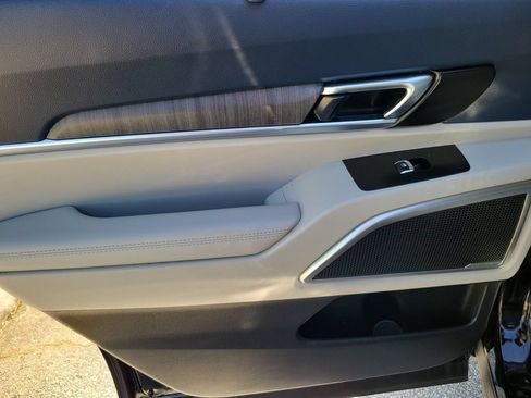 Used 2024 Kia Telluride EX w/ EX Captain's Chair Package FWD image 12