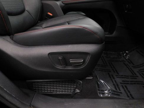 Used 2025 Toyota Sienna XSE image 33