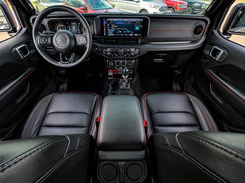 Used 2026 Jeep Wrangler Unlimited Rubicon AWD/4WD image 2