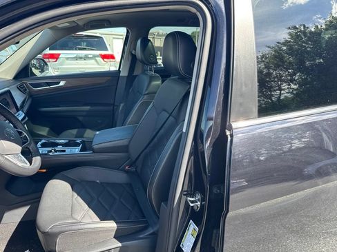 Used 2024 Volkswagen Atlas SE AWD/4WD image 11