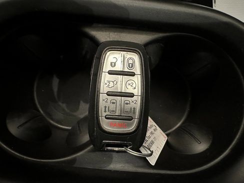 Used 2020 Chrysler Pacifica Touring-L w/ S Appearance Package image 14