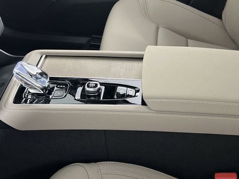 New 2026 Volvo XC90 B6 Plus w/ Protection Package Premier image 22