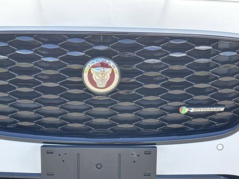 Certified 2023 Jaguar XF R-Dynamic SE AWD/4WD image 10