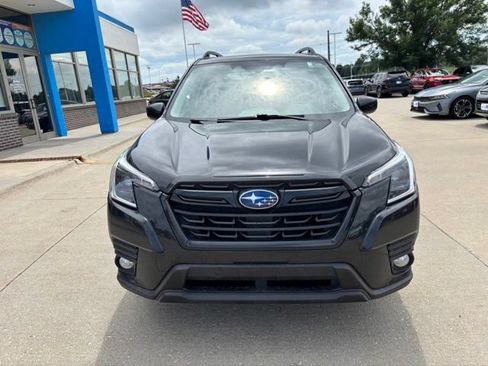 Used 2022 Subaru Forester Premium AWD/4WD image 2