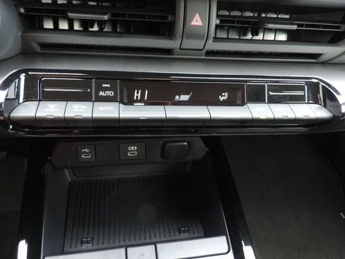 Used 2026 Toyota Prius LE FWD image 21