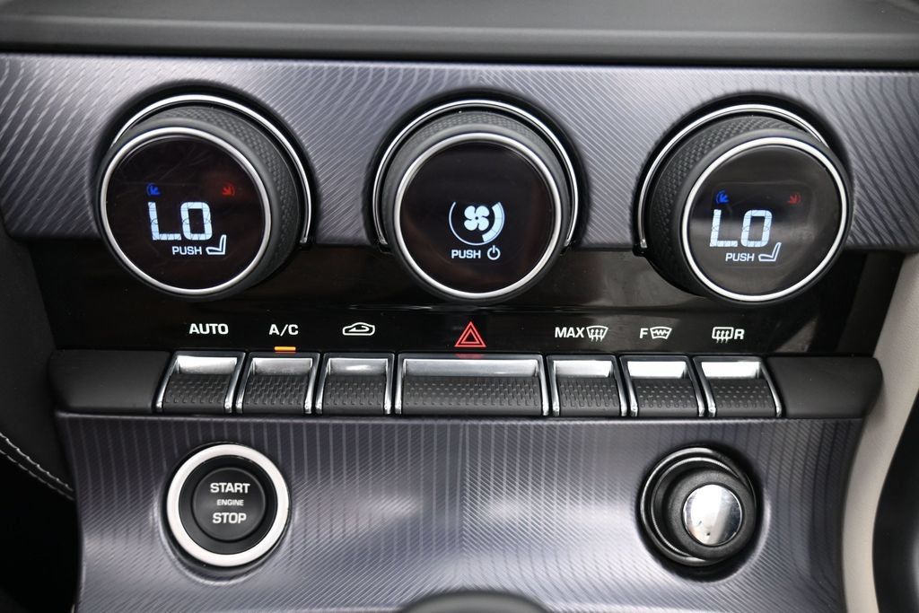 Used 2023 Jaguar F-TYPE R-Dynamic AWD/4WD image 17