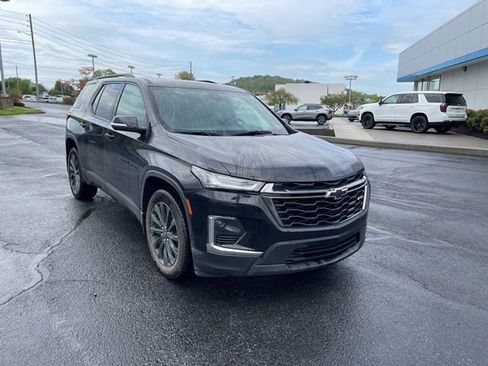Used 2023 Chevrolet Traverse RS image 3