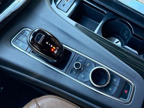 Used 2022 Cadillac Escalade Premium Luxury image 31