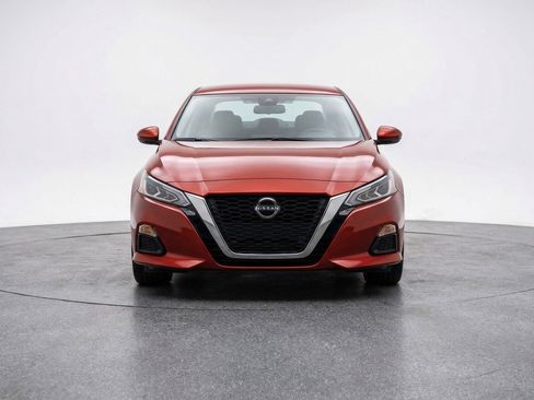 Used 2025 Nissan Altima 2.5 SV image 2