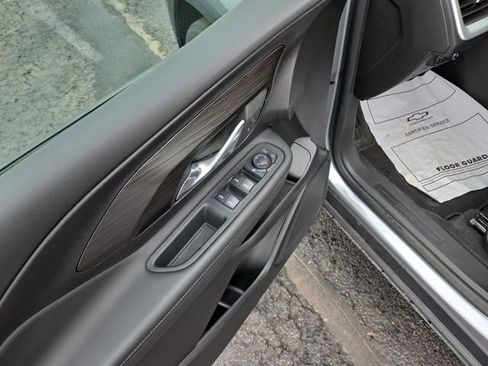 Used 2024 GMC Terrain SLE image 13