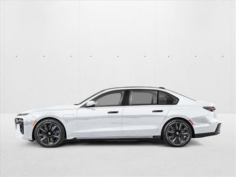 New 2026 BMW 750e xDrive image 3