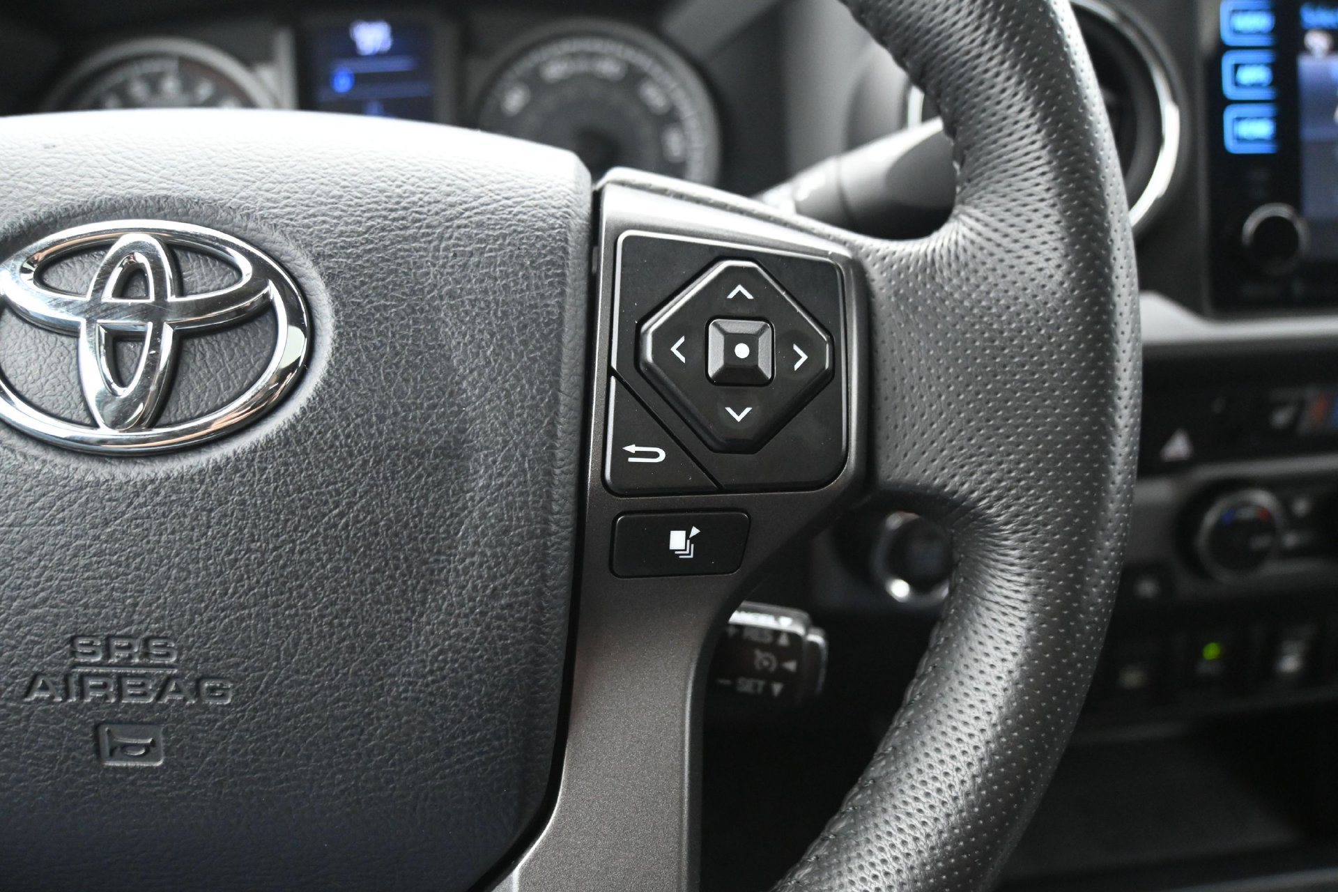 Used 2017 Toyota Tacoma TRD Sport w/ Premium & Technology Package AWD/4WD image 20