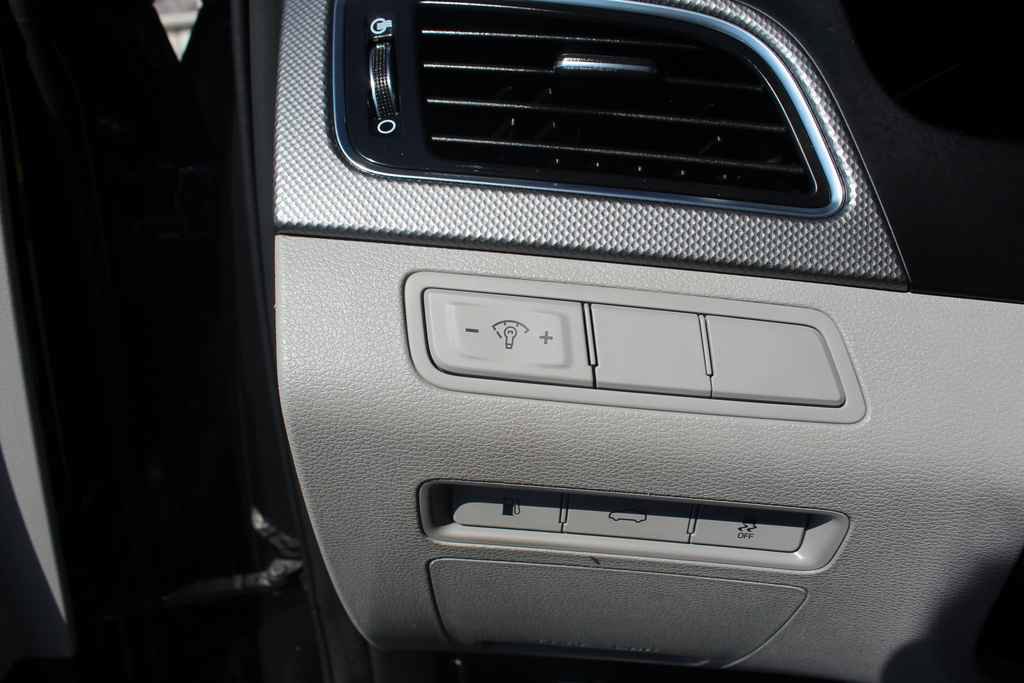 Used 2015 Hyundai Sonata SE w/ Option Group 09 FWD image 13
