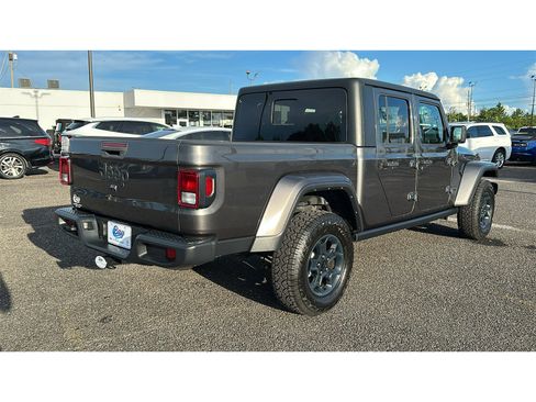 Used 2023 Jeep Gladiator Sport AWD/4WD image 6