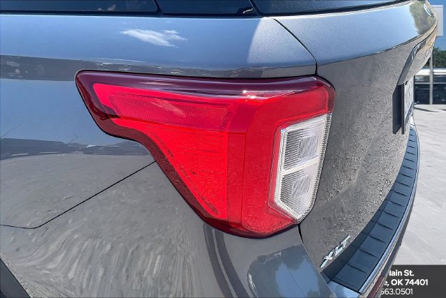 Used 2024 Ford Explorer XLT w/ Equipment Group 202A RWD image 21