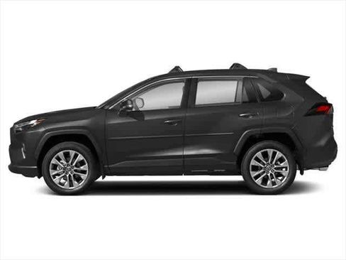 Used 2025 Toyota RAV4 XLE FWD image 5