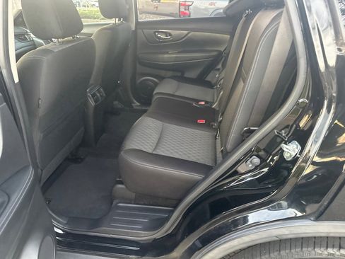 Used 2020 Nissan Rogue SV image 21