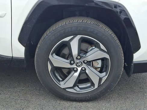 Used 2023 Toyota RAV4 SE w/ Weather & Moonroof Package image 8