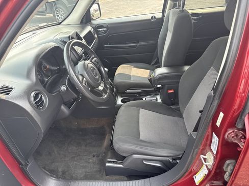 Used 2014 Jeep Patriot Latitude AWD/4WD image 13