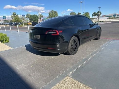 Used 2023 Tesla Model 3 Standard Range image 5