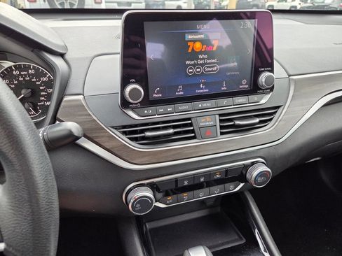 Used 2024 Nissan Altima 2.5 SV FWD image 22