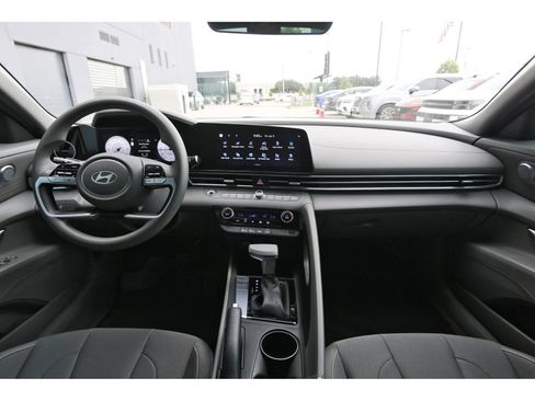 Certified 2024 Hyundai Elantra SEL FWD image 12