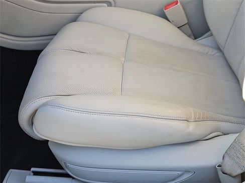 Used 2019 Lincoln Continental Select image 23