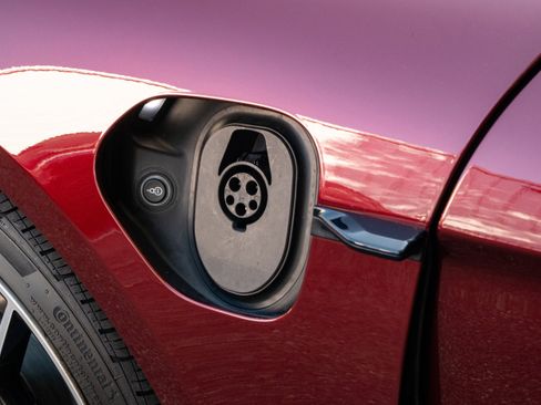 Used 2022 Porsche Taycan 4S image 17