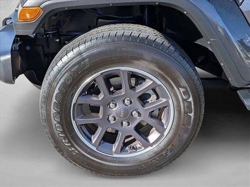 Used 2023 Jeep Gladiator Overland w/ Cold Weather Group image 9