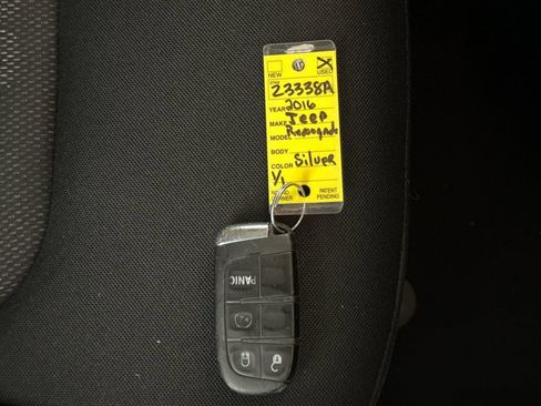 Used 2016 Jeep Renegade Latitude w/ Cold Weather Group image 41