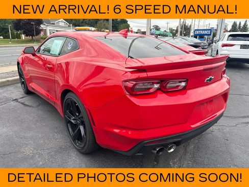 Used 2022 Chevrolet Camaro LT w/ Technology Package RWD image 4