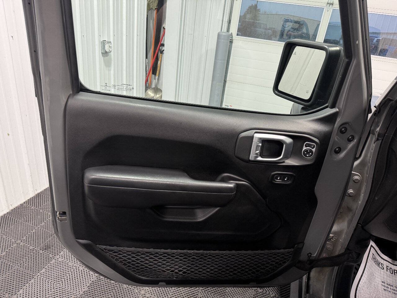 Used 2019 Jeep Wrangler Unlimited Rubicon w/ Uconnect 4C Nav & Sound Group AWD/4WD image 9