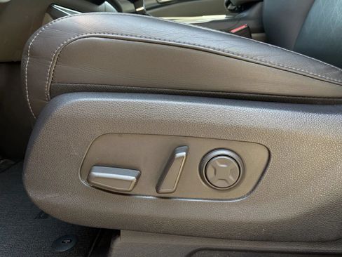 Used 2025 Kia Carnival FWD image 12