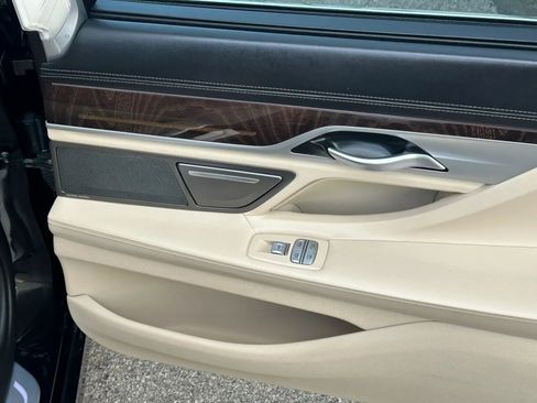 Used 2019 BMW 740i w/ Executive Package RWD image 23