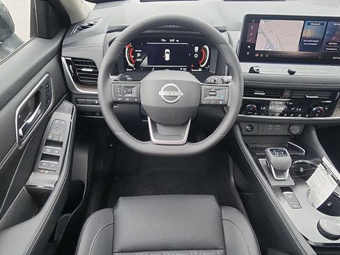 Used 2026 Nissan Rogue Platinum w/ Platinum Premium Package image 9