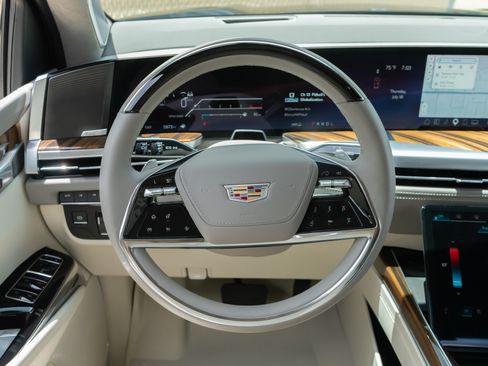 Used 2026 Cadillac Escalade Platinum Sport w/ LPO, Floor Liner Package AWD/4WD image 12