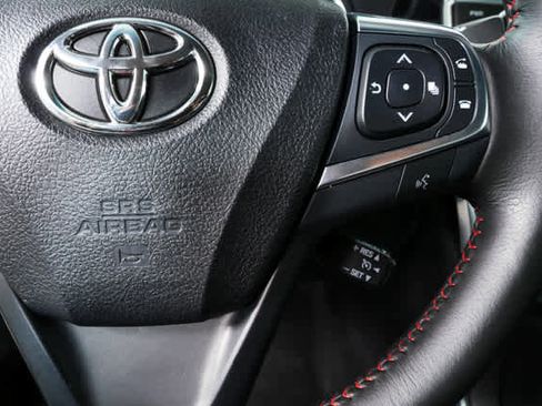 Used 2016 Toyota Camry SE image 10