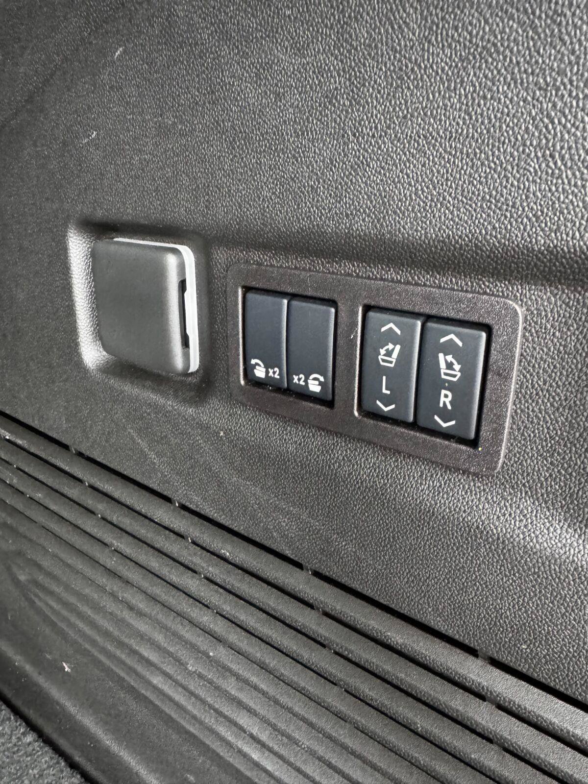Used 2025 GMC Yukon XL Elevation w/ LPO, Floor Liner Package RWD image 29