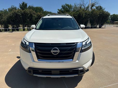 Used 2023 Nissan Pathfinder SL w/ SL Premium Package FWD image 2
