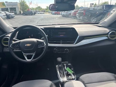 Used 2024 Chevrolet Trax LT w/ Driver Confidence Package FWD image 11