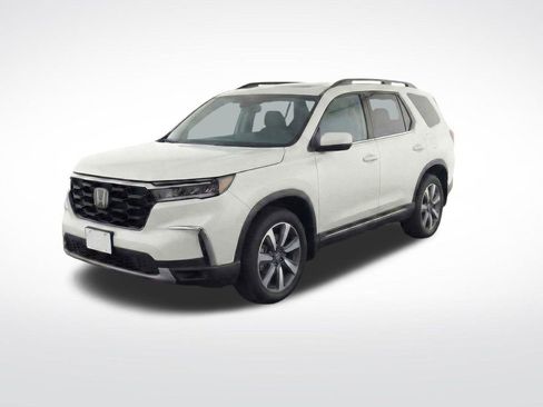 Used 2025 Honda Pilot Touring image 2