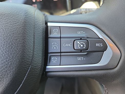 Used 2025 Jeep Compass Limited w/ Elite Group AWD/4WD image 28