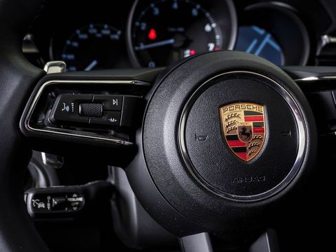 Certified 2025 Porsche Macan image 20