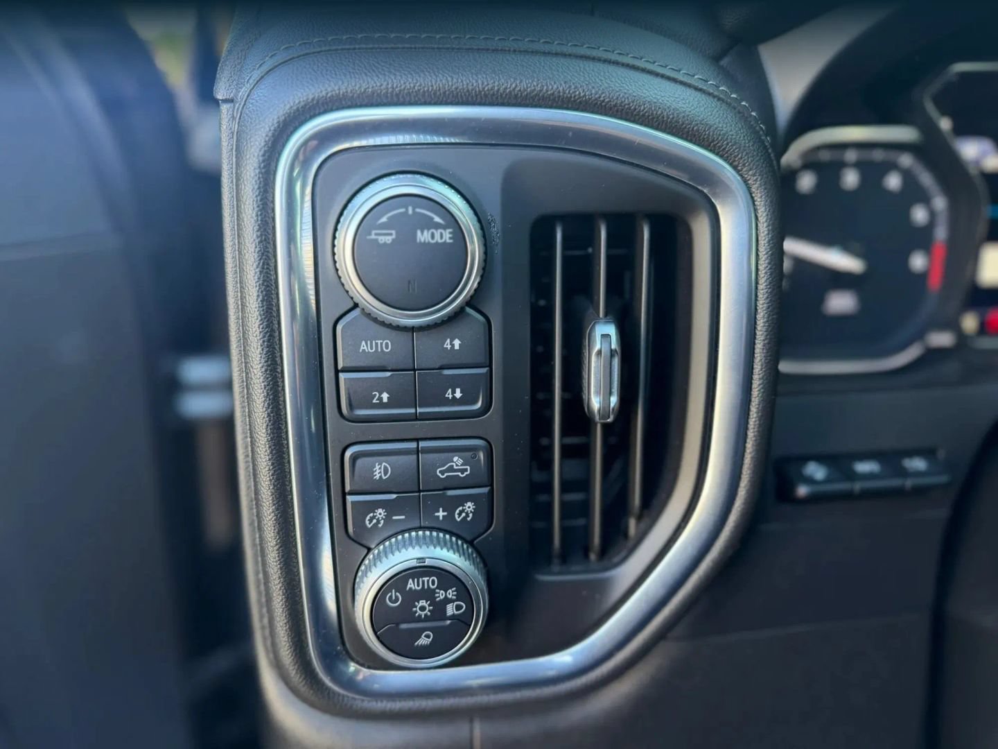 Used 2020 GMC Sierra 1500 Denali w/ Denali Ultimate Package AWD/4WD image 25