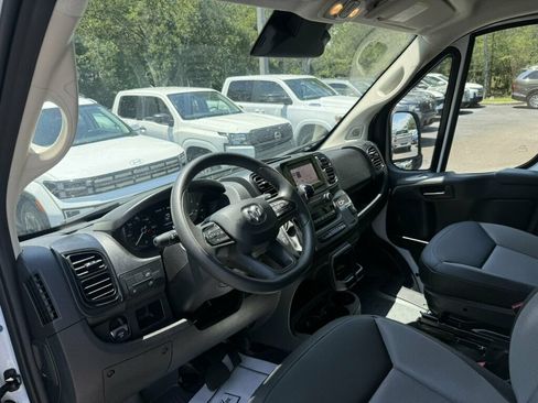 Used 2025 RAM ProMaster 2500 w/ Convenience Group FWD image 3