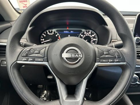 Used 2025 Nissan Altima 2.5 SV FWD image 21