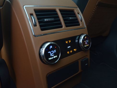 Used 2021 Jaguar F-PACE SVR image 32