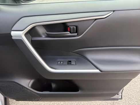 Certified 2021 Toyota RAV4 LE FWD image 25