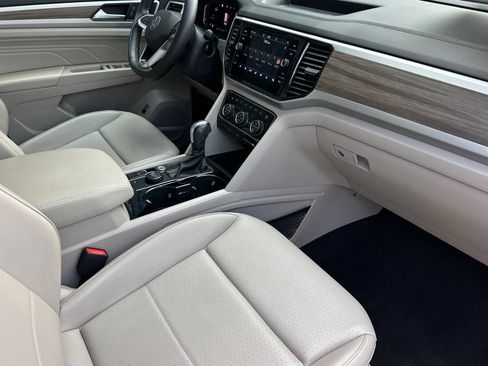 Used 2023 Volkswagen Atlas SEL AWD/4WD image 17