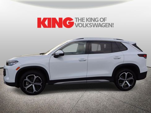 Used 2025 Volkswagen Tiguan SE w/ Panoramic Sunroof Package AWD/4WD image 7